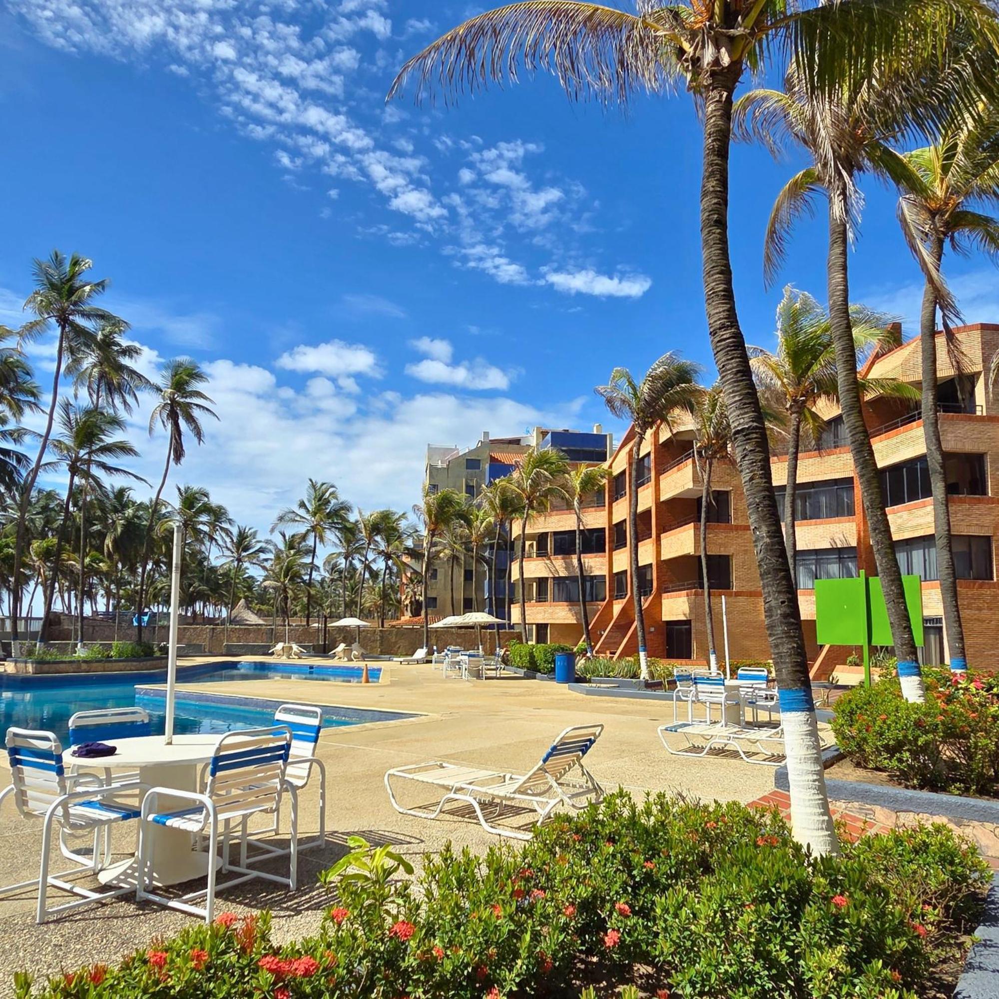 Апартаменты Tucacas, Frente Al Mar, Balcon, Piscina Y Playa Privada Экстерьер фото